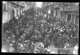 Entrada de la comparsa "Corsarios" en carnavales. Calle Evaristo Valle