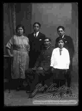 Foto de estudio de una familia