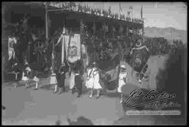 Desfile de estudiantes, representantes de diferentes Colegios, en la transmisión de mando de Ismael Montes a José Gutiérrez Guerra