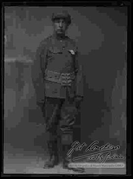 Foto de estudio de un soldado de la Guerra del Chaco