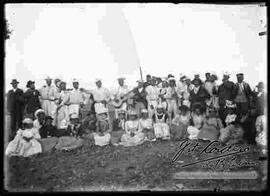 Comparsa en un día de campo por la celebración de carnavales.