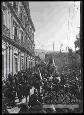 Procesión de la Virgen del Carmen, pasando  delante del palacio de gobierno, plaza Murillo, en conmemoración al 16 de julio.