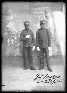 Dos soldados de la expedición al acre, en el cuartel