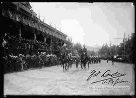 Regimiento de infantería, haciendo su ingreso por el palco de la transmisión de mando
