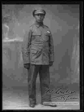 Foto de estudio de un soldado de la Guerra del Chaco