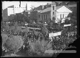 Manifestación del Sindicato Obrero en confecciones de vestuario, por el Prado