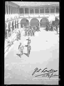 Desfile de oficiales de la academia de policías