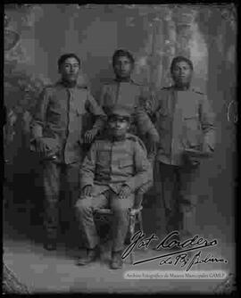 Foto de estudio de un grupo de soldados