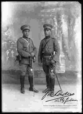 Foto de estudio de dos cadetes