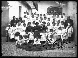 Grupo de niñas estudiantes de una escuela