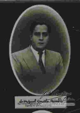 Imagen del Sr. Miguel Antelo Parada. Secretario general de la Universidad y del consejo universitario. Parte del primer consejo universitario, Universidad Mayor Gabriel Rene Moreno, Santa Cruz - Bolivia junio de 1939