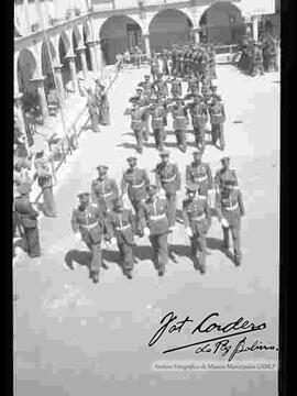 Desfile de oficiales y cadetes de la academia de policías