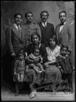 Retrato  de estudio de una familia