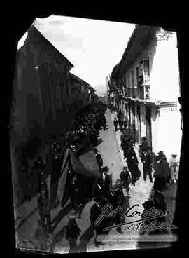 Desfile cívico del 16 de julio, pasando por la calle Mercado.