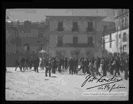 Manifestación en la Pérez Velasco, esquina comercio, en contra del presidente Gualberto   Villarroel. junio de 1946
