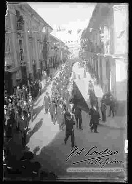 Desfile cívico del 16 de julio, pasando por la calle Mercado.