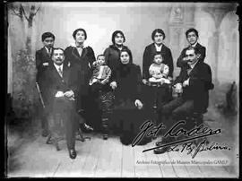 Foto de estudio de un grupo familiar