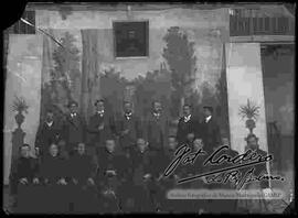 Grupo de curas y profesores en el colegio Don Bosco