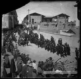 Procesión en semana santa, por la calle Comercio.