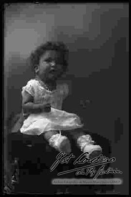 Foto de estudio de un bebe
