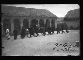 Celebración de una fiesta patronal en un pueblo.