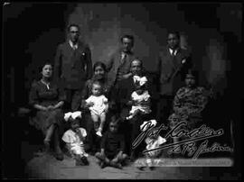 Retrato  de estudio de una familia