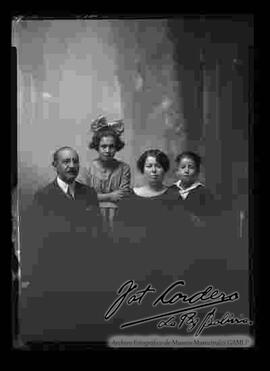 Foto de estudio de una familia
