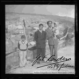 Julio Cordero, José Jiménez y Gloria Cordero, en la construcción de su casa