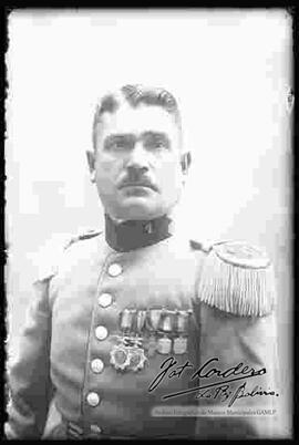 Foto de estudio de un Coronel