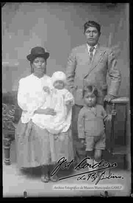 Foto de estudio de una familia