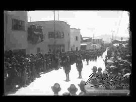 Desfile por el aniversario de la policía en la avenida armentia