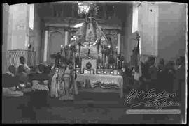 Altar de la Virgen de Copacabana en la iglesia de San Sebastián, donde se encuentra el obispo I. Antezana.