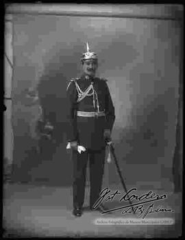 Foto de estudio de un General del Colegio Militar