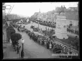 Manifestación de protesta contra el ataque paraguayo al fortín "vanguardia", pasando por la Plaza venezuela, paseo del prado, el 9 de noviembre de 1928