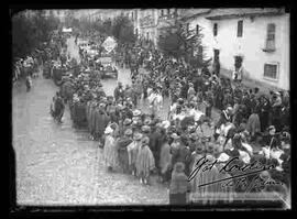 Entrada de comparsas como ser los "Pacifistas"  en carnaval  en movilidad y burritos por la calle ancha ( avenida América)