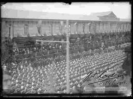 Desfile de la artillería de campaña en la transmisión de mando presidencial del General Ismael Montes.y S. E Josée Gutiérrez Guerra