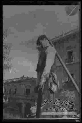 Luis Uria de la Oliva, secretario del presidente  Gualberto Villarroel, colgado en la Plaza Murillo el 21 de julio, durante la revolución de  1946