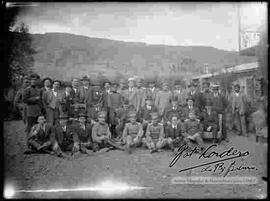 Grupo político, en un día de campo por miraflores. entre ellos se encuentra hernando siles