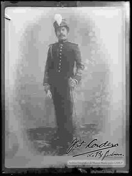 Reproducción de una imagen de un agregado Militar de la embajada de francia