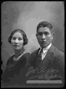 Foto de estudio de una pareja de esposos