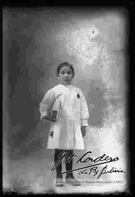 Foto de estudio de la niña Luisa Ernestina Cordero Ordoñez