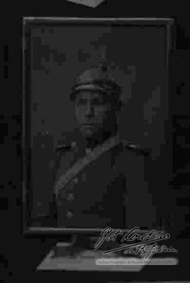 Imagen del sub Teniente c., del regimiento "Abaroa" 1º de caballería. Guaqui 30 de agosto de 1921.
