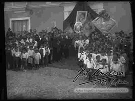 Alumnos y profesores de la Escuela Fiscal Sorata 1ro de mayo, en un homenaje a Pedro Domingo Murillo