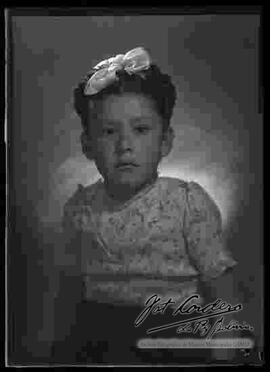 Foto de estudio de la niña Teresa Alandia Viscarra.