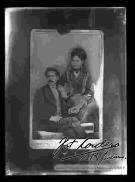 Reproducción la postal de una pareja de esposos. realizada por Dohrn y Heldt