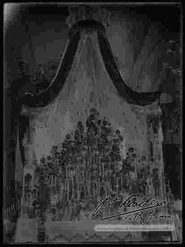 Altar de San Antonio en el interior de la iglesia de San Francisco. 13 de junio de 1945.