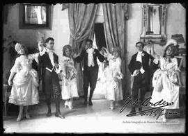 Presentación de una obra teatral, en la salón de honor del teatro municipal.