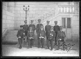 Hans kunt junto a oficiales e instructores del Colegio Militar