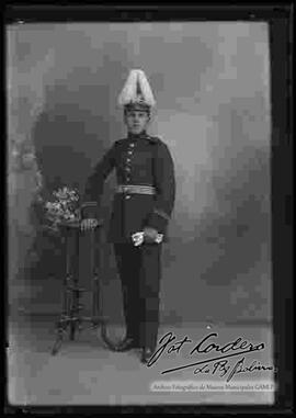 Foto de estudio de un cadete del Colegio Militar