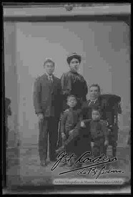 Reproducción de la fotografía de una familia